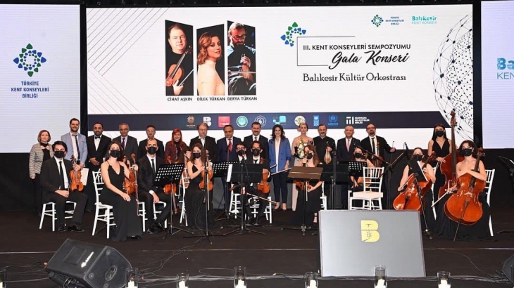 Sempozyum Gala Konseri Balıkesir Kültür Orkestrasının Katılımıyla İcra Edildi.